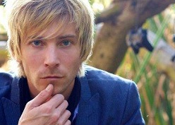 Troy Baker از علاقه خود به کتاب های ارباب حلقه ها می گوید - گیمفا