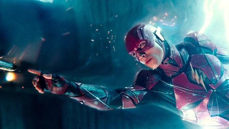 تصاویری از لباس جدید ازرا میلر در فیلم The Flash منتشر شد