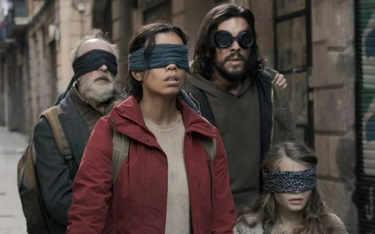 آخر هفته چه فیلم و سریالی ببینیم؟ از The Flash تا Bird Box Barcelona - گیمفا