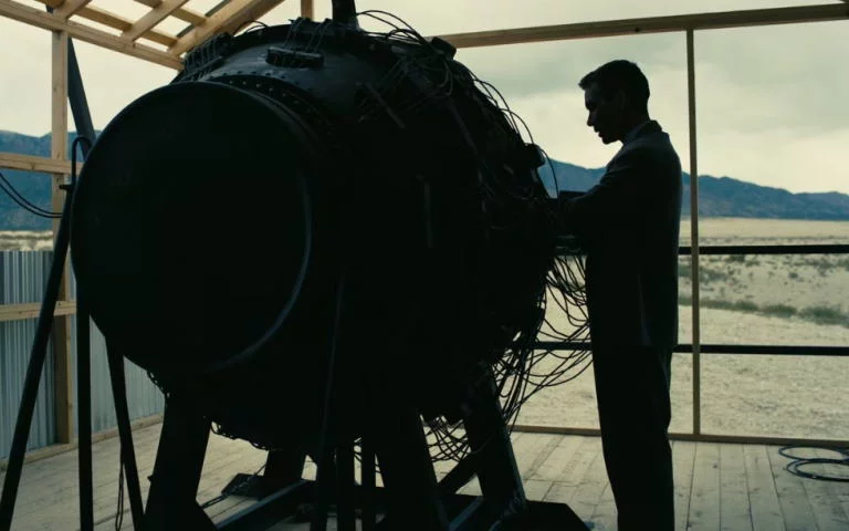 بررسی ناگفته‌های فیلم Oppenheimer از تولید نخستین بمب اتم در جهان - گیمفا