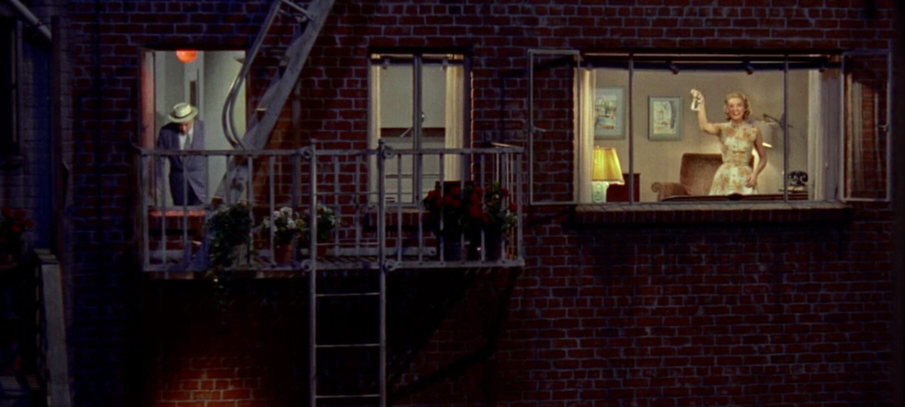 نقد تکنیکال فیلم Rear Window | یک ویلچر و یک پنجره - گیمفا