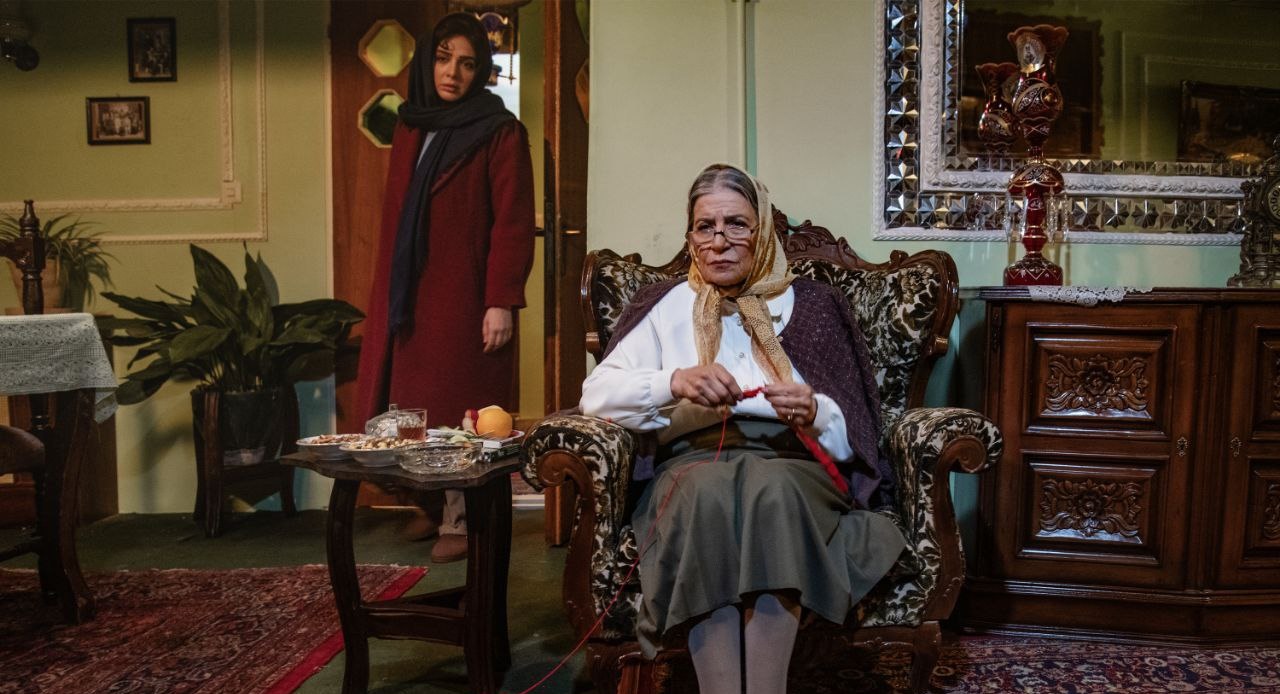 نقد و بررسی سریال بامداد خمار (قسمت اول) | سالی که نیکوست از بهارش پیداست - گیمفا