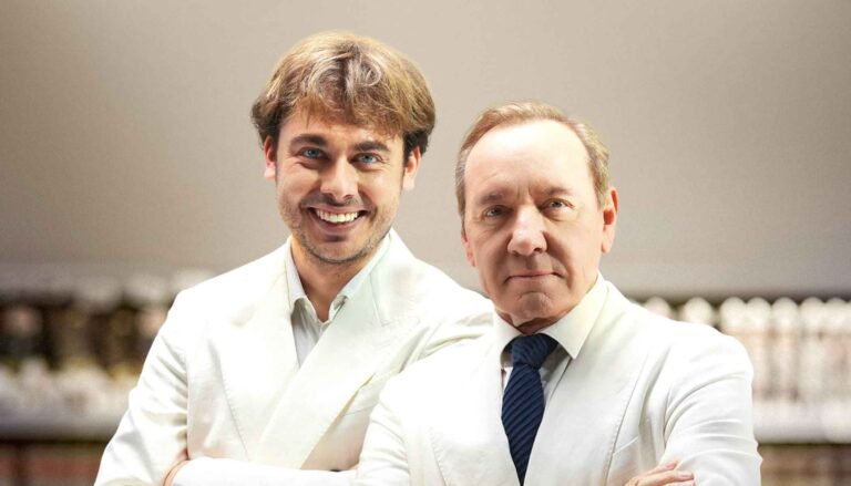 کوین اسپیسی با سریال Minimarket به تلویزیون برمی‌گردد