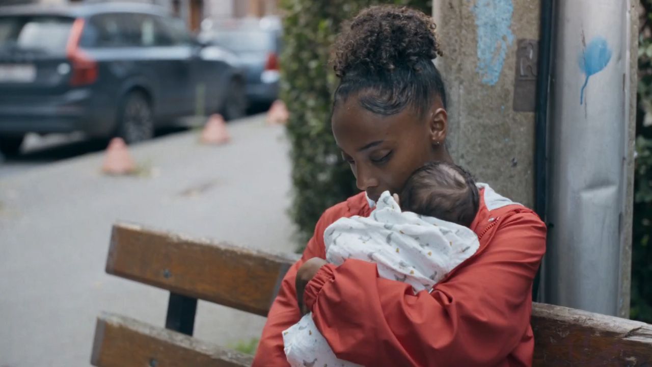 5 نقد فیلم Young Mothers | ملودیهای شکسته، آکوردهای امید - گیمفا