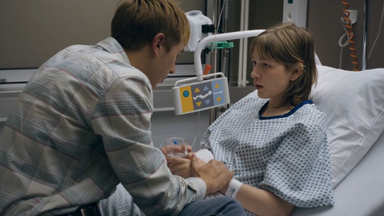 9 نقد فیلم Young Mothers | ملودیهای شکسته، آکوردهای امید - گیمفا