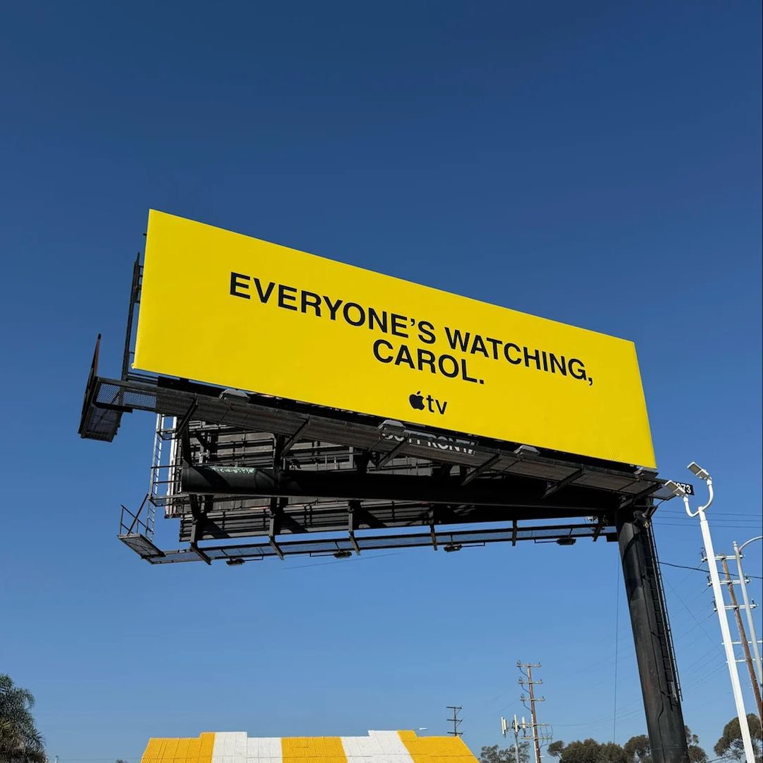 اپل با بیلبوردهای تبلیغاتی به موفقیت سریال Pluribus واکنش نشان داد - گیمفا