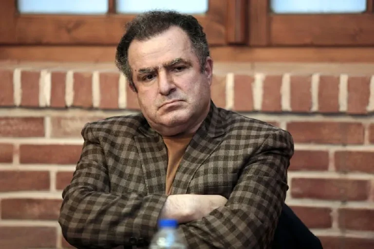 واکنش تند منتقد سینما به اهدای جایزه به امیرحسین قیاسی