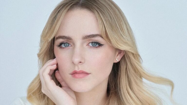 مکینا گریس احتمالاً نقش راپانزل را در لایو اکشن Tangled بازی می‌کند