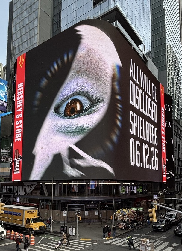 mysterious billboards for steven spielbergs next film have been found in la and times square استیون اسپیلبرگ با بیلبوردهایی رمزآلود فیلم جدیدش را تبلیغ کرد - گیمفا