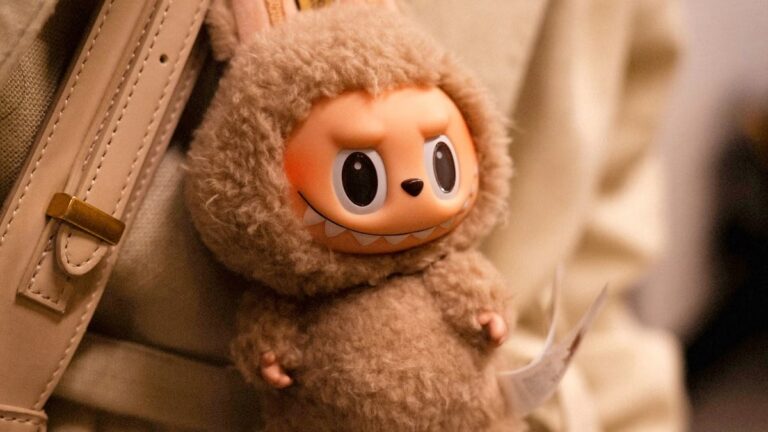 کارگردان عنوان Paddington، هدایت‌ فیلم لابوبو را بر عهده گرفت