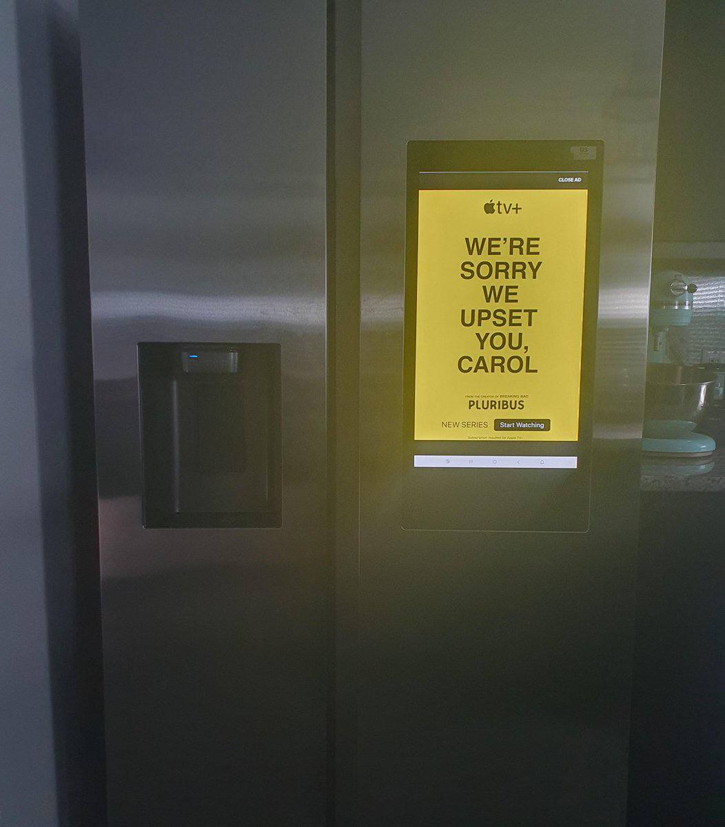 فردی به دلیل تبلیغات عجیب سریال Pluribus دچار حمله عصبی شد - گیمفا