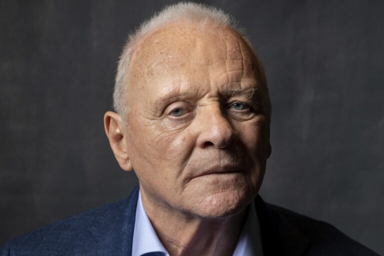 آنتونی هاپکینز پنجاهمین سالگرد پاکیش را جشن گرفت