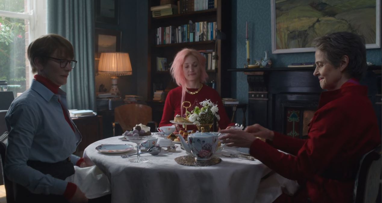 نقد Father Mother Sister Brother | دنیای آرام و پُر تنشِ جیم جارموش | موبوگیم