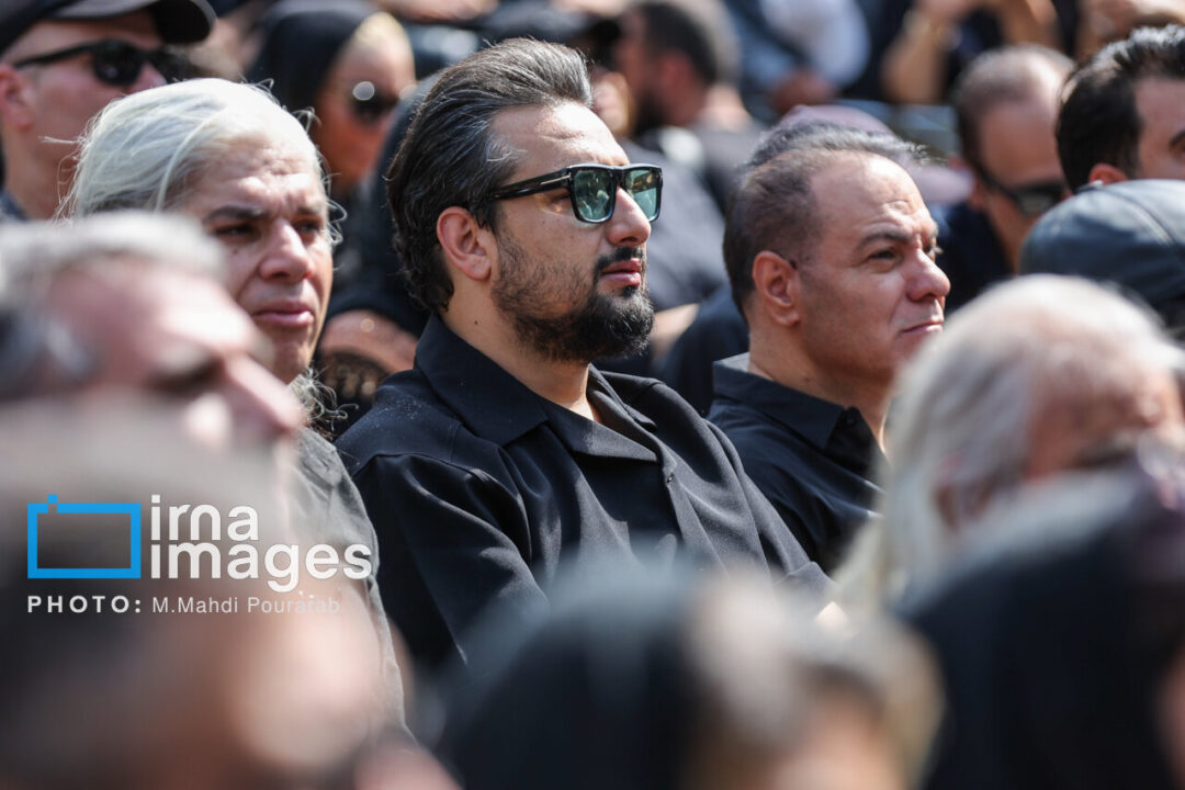 5379787 جمعی از هنرمندان و مسئولان در مراسم وداع با اکبر عبدی شرکت کردند + تصویر › موبوگیم