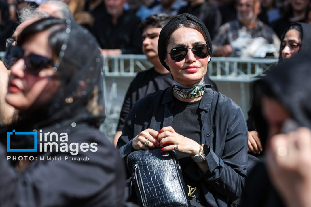 5379794 جمعی از هنرمندان و مسئولان در مراسم وداع با اکبر عبدی شرکت کردند + تصویر › موبوگیم