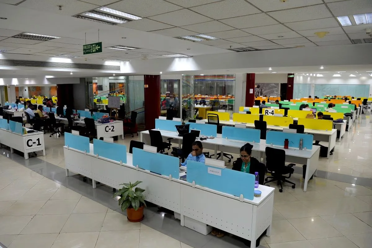 Company چرا قرار نیست در صنعت نرمافزار و بازی شغلی پیدا کنید؟ پارادوکس مهندسان مسافرکش | موبوگیم