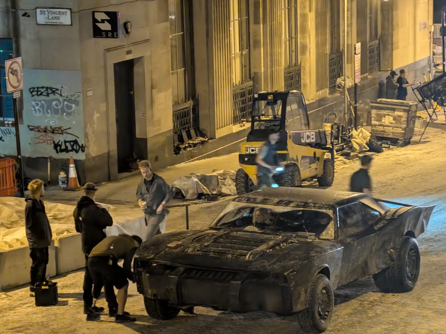 اسکارلت جوهانسون در تصویر پشت‌صحنه The Batman – Part 2 داخل خودروی بتموبیل دیده شد | موبوگیم