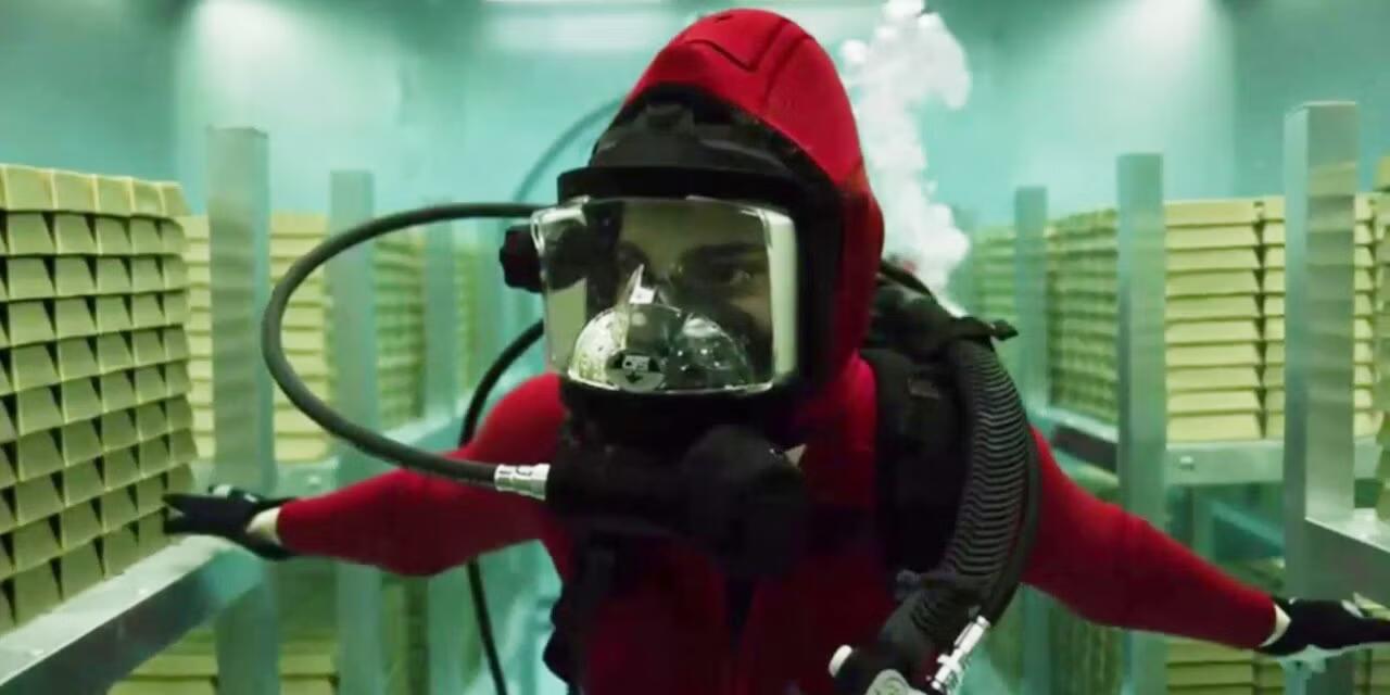 money heist nairobi gold cropped2 سریال Money Heist