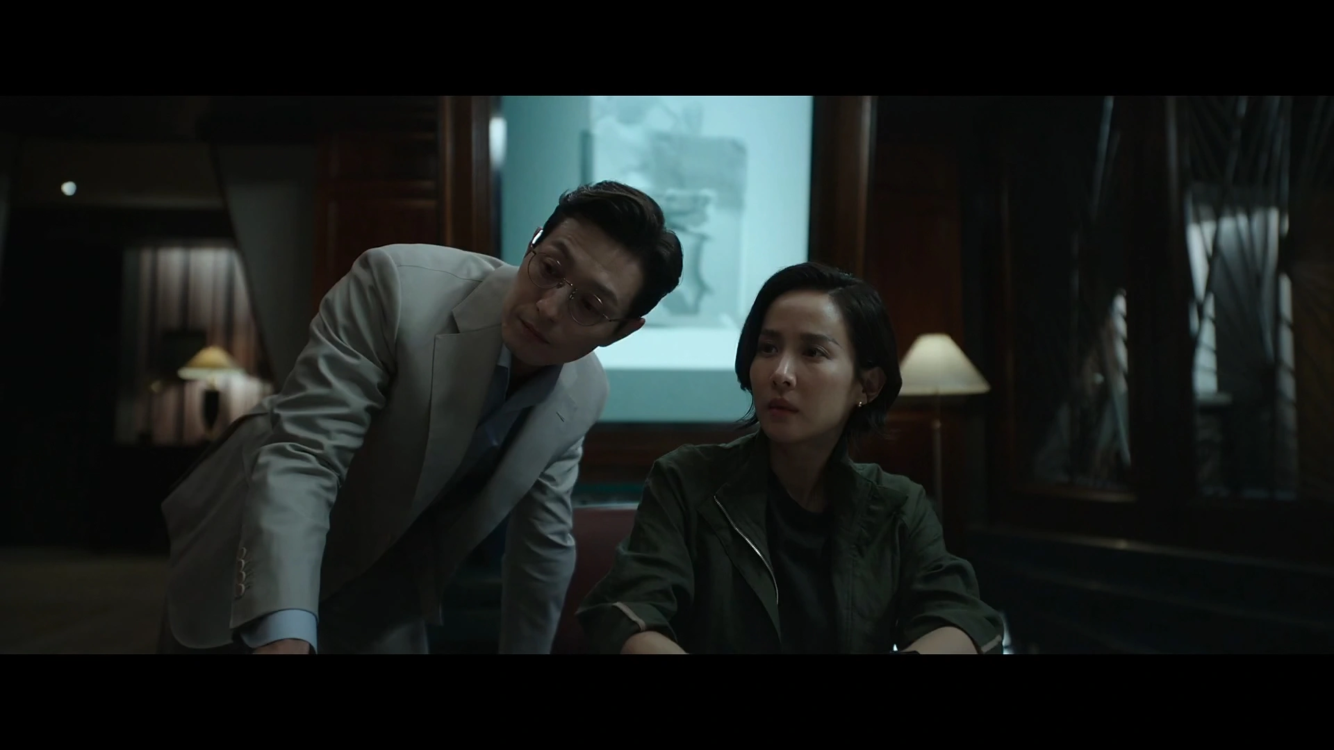 Murdererreport20251080pweb dlx265farsisubfilm2mediamkv snapshot 004047 20260822 213327 بررسی فیلم Murder Report | تعلیق هوشمندانه | موبوگیم