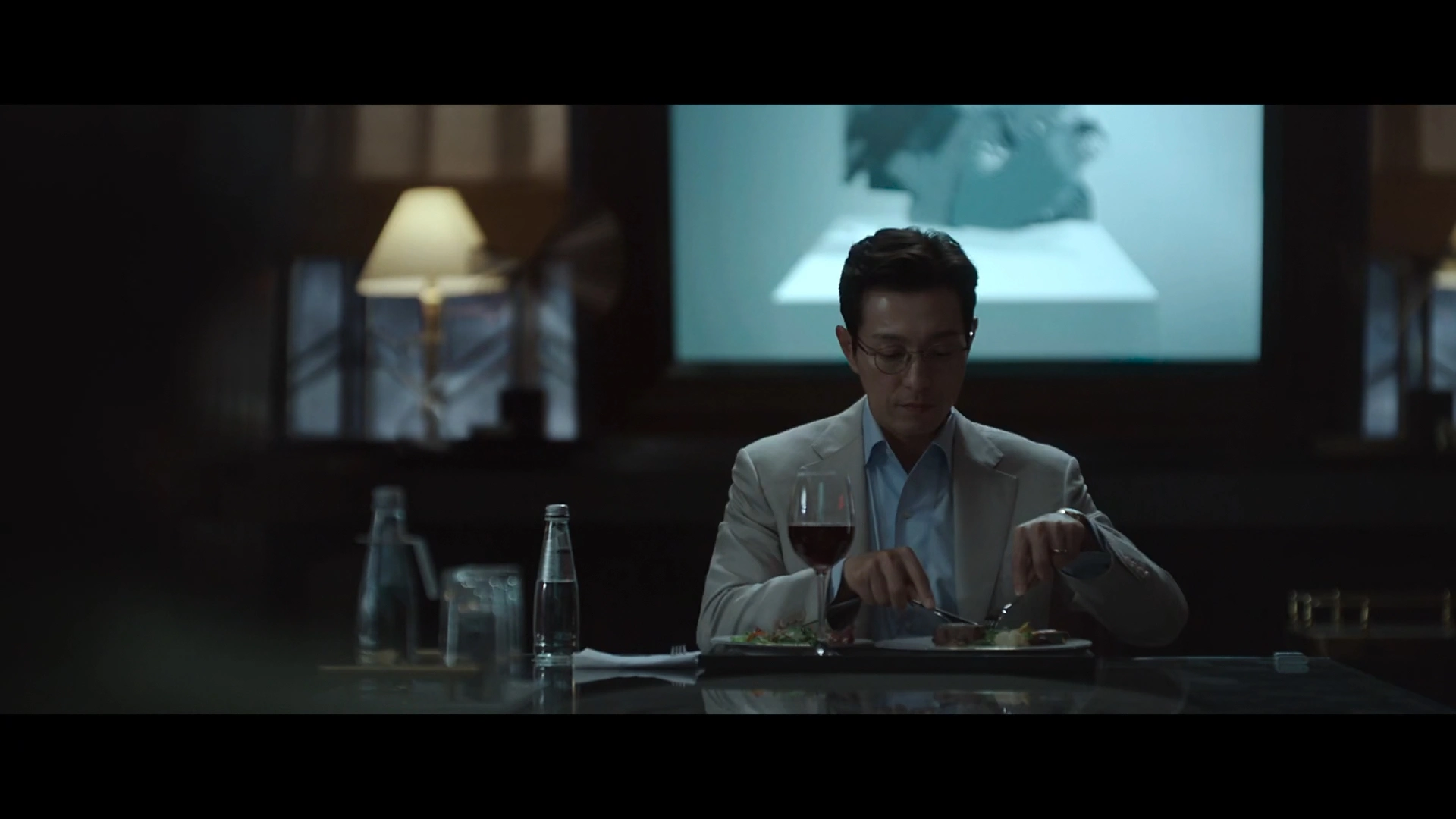 Murdererreport20251080pweb dlx265farsisubfilm2mediamkv snapshot 004402 20260822 213254 بررسی فیلم Murder Report | تعلیق هوشمندانه | موبوگیم