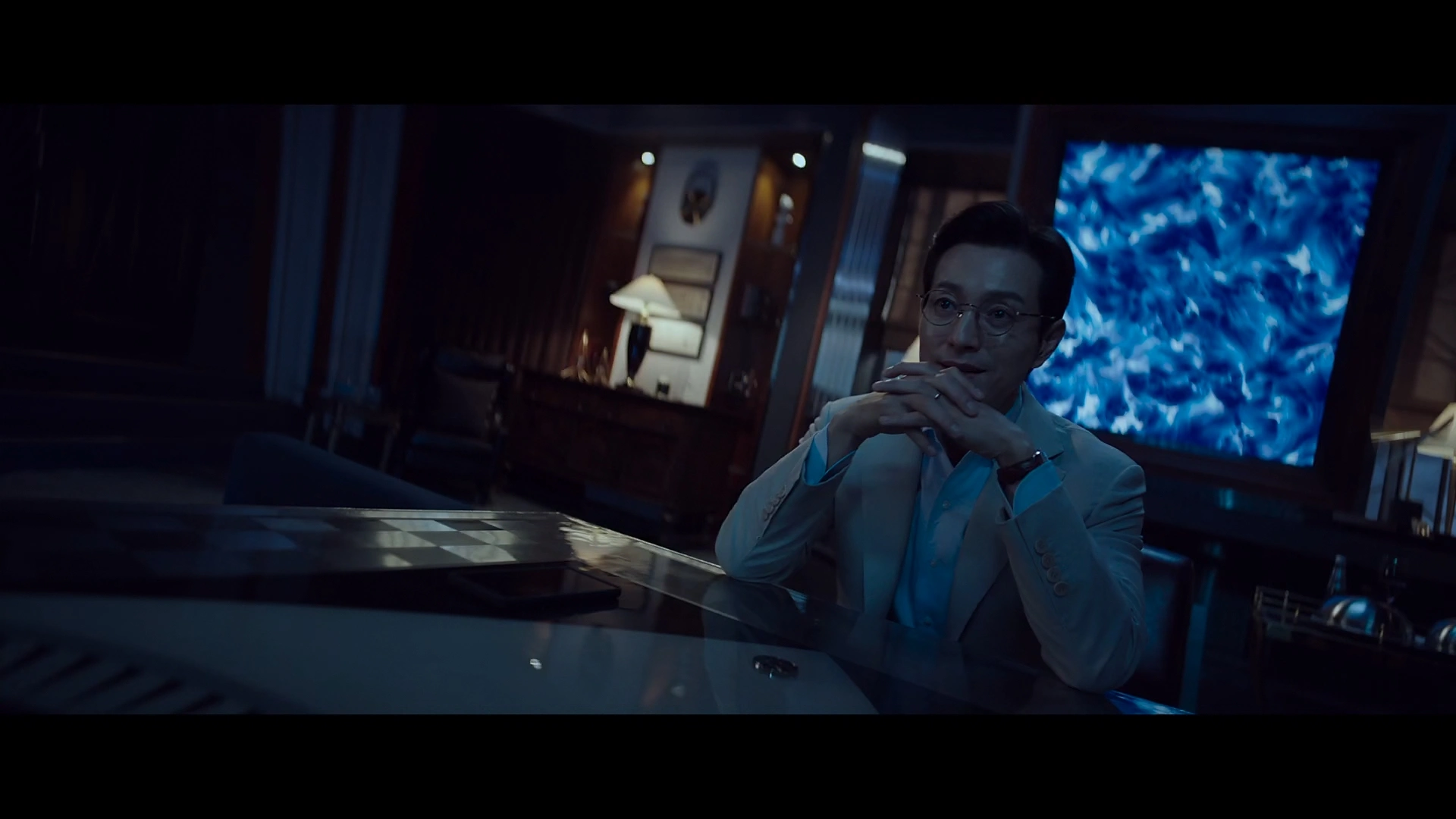 Murdererreport20251080pweb dlx265farsisubfilm2mediamkv snapshot 005437 20260822 213642 بررسی فیلم Murder Report | تعلیق هوشمندانه | موبوگیم