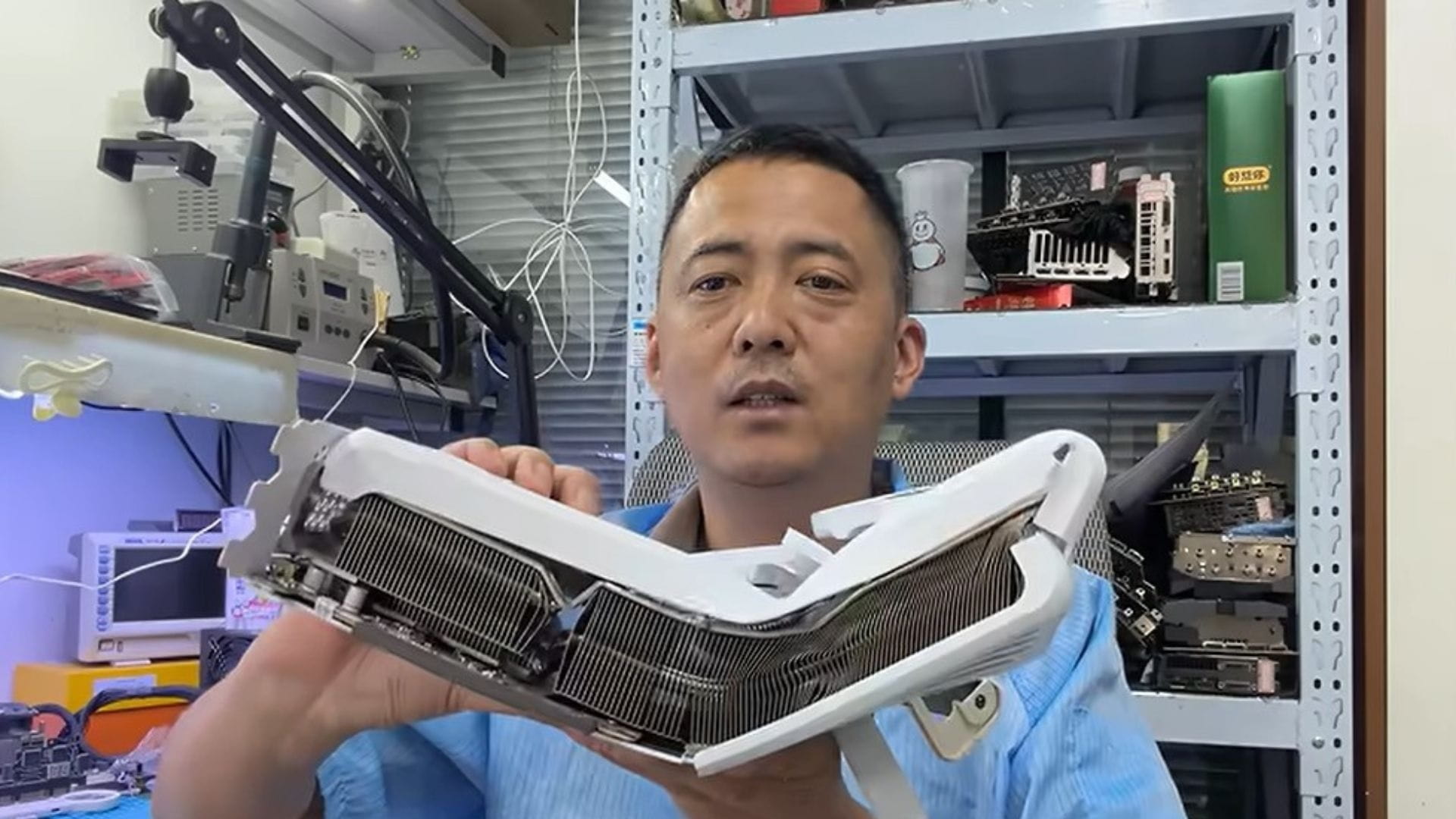 یک کارت گرافیک RTX 5060 Ti در تصادف خم شد اما از کار نیفتاد | موبوگیم یک کارت گرافیک RTX 5060 Ti در تصادف خم شد اما از کار نیفتاد | موبوگیم