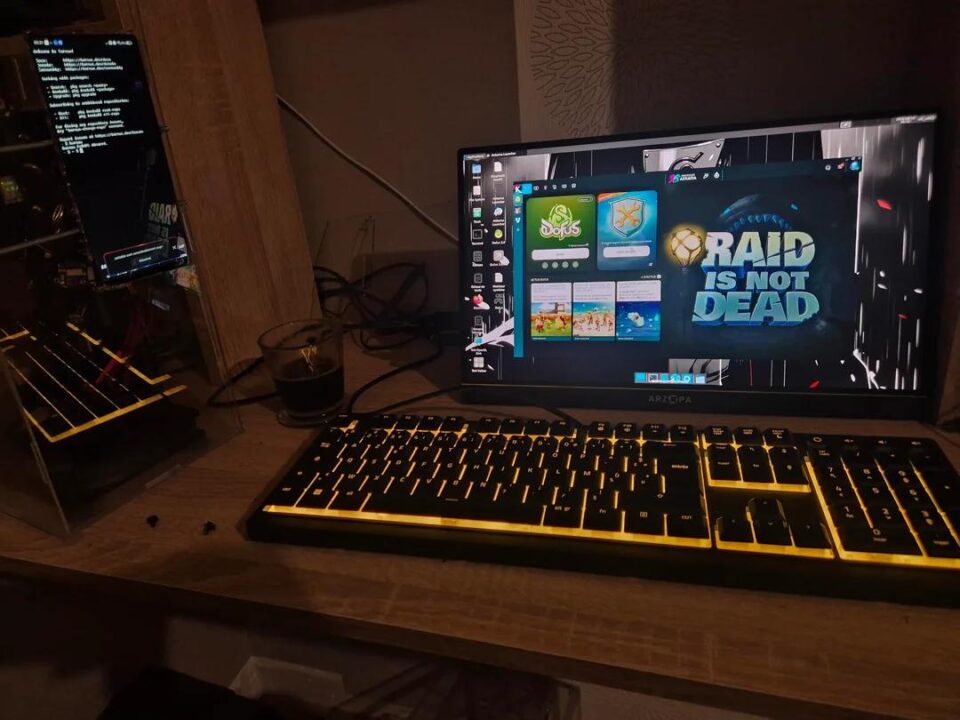 Transforming a phone into a linux pc 4 گوشی پرچمدار اندرویدی به یک کامپیوتر کامل تبدیل شد و بازی The Witcher 3 را اجرا کرد | گیمفا