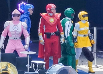 مت دیمون در فیلم علمی‌تخیلی جدیدش شبیه Power Rangers شده است؛ اولین تصاویر منتشر شد | موبوگیم