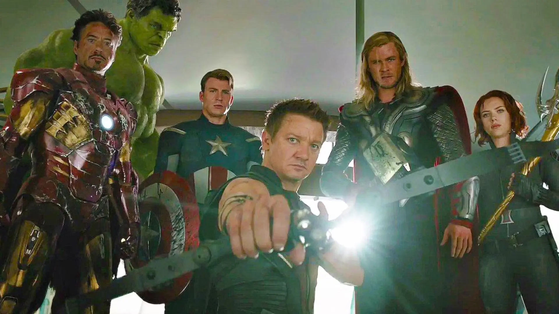 پرفروشترین فیلمهای ابرقهرمانی | موبوگیم 6 avengers facing loki in 2012 the avengers