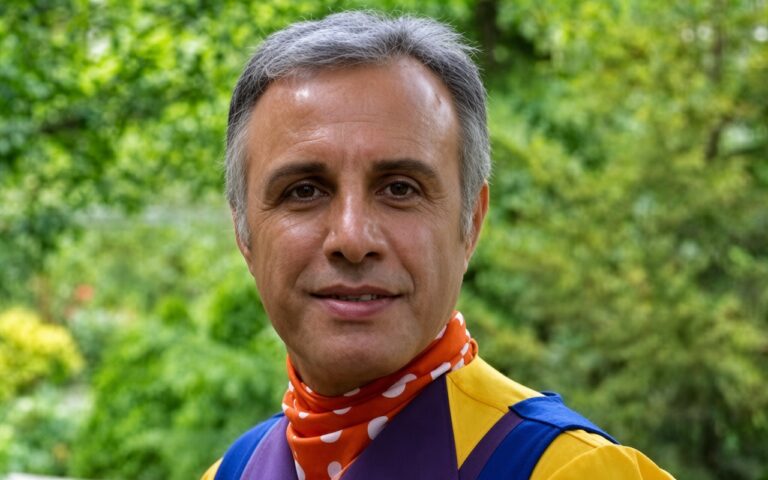 علی فروتن: در خیابان جوان‌ها به جای عکس گرفتن من را بغل می‌کنند!