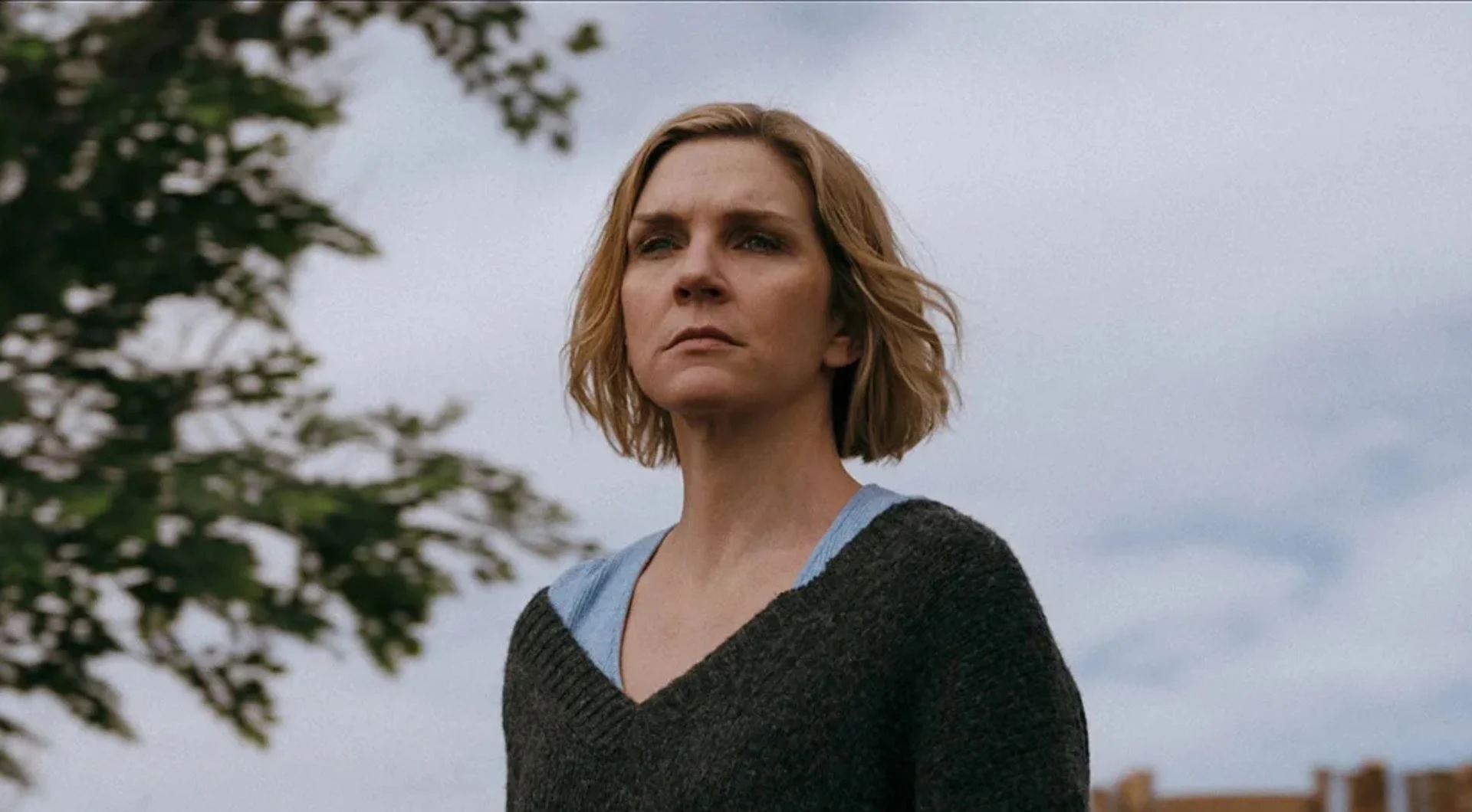 Pluribus Rhea Seehorn Finally Gets Her Emmy Redemption After Disappointing 4 year Streak 2 پس از ۴ سال ناکامی، ریا سیهورن برای Pluribus اولین جایزه امی خود را گرفت | موبوگیم